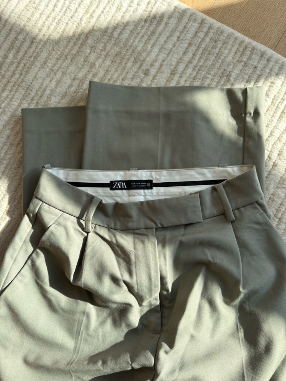 Zara women’s Olive Green Pleated Dress Pants